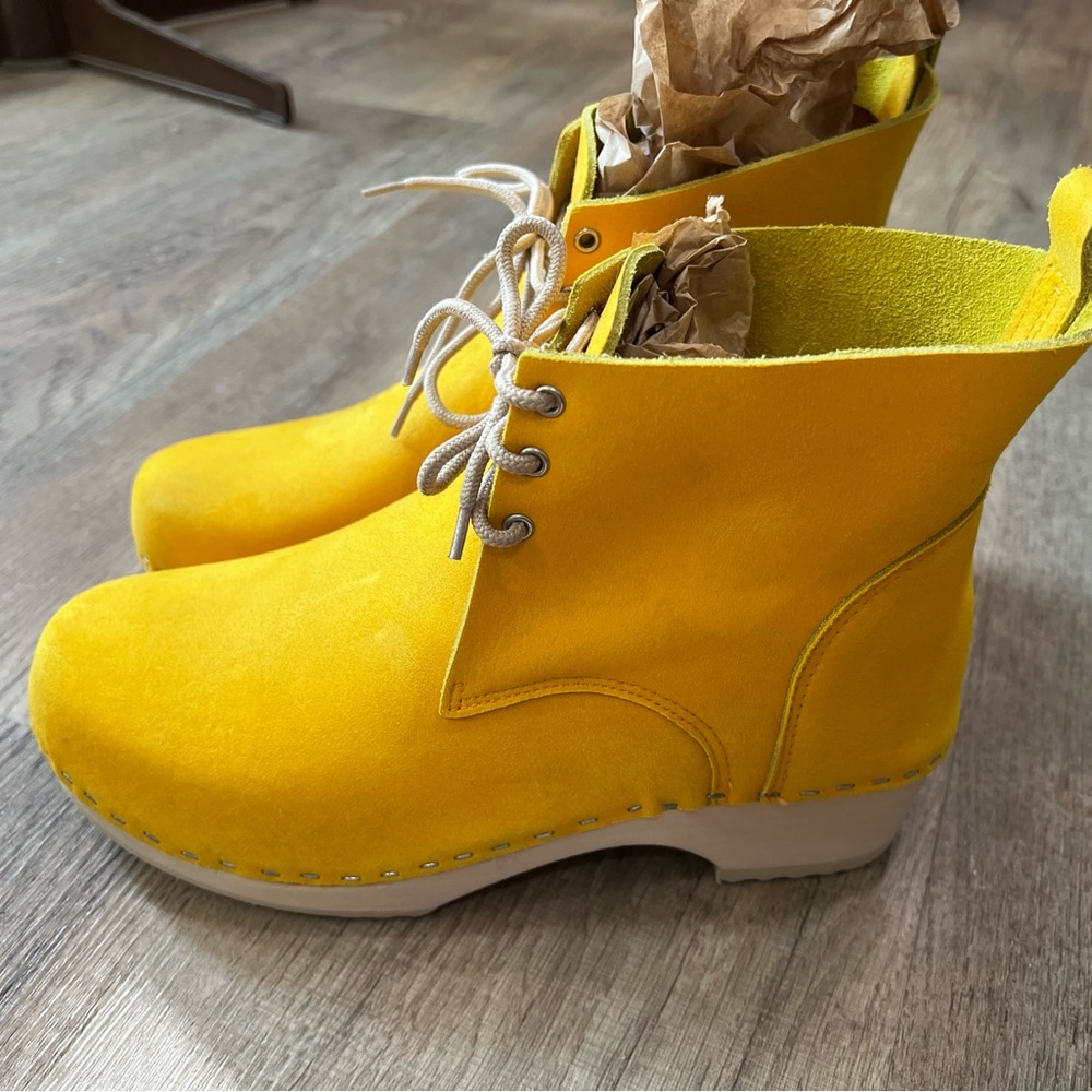 Troentorp clog boots in glorious yellow. Size 40.